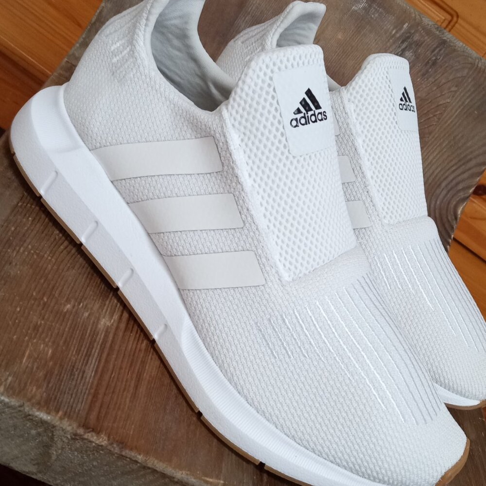 Adidas Men's Size 9 Swift Run 1.0 Shoes NEW!
